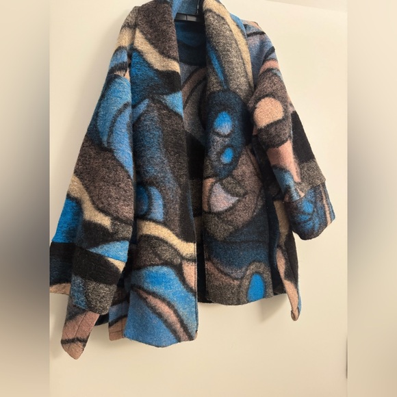 Abstract Patterned Coat - Picture 4 of 7